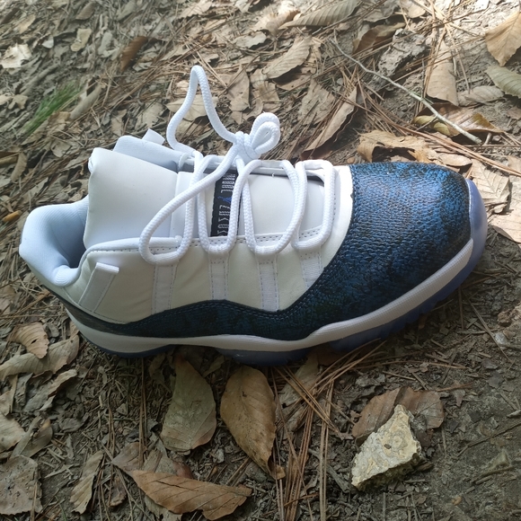 Jordan 11 - Picture 2 of 4